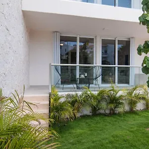 Apartment Ground Level Garden At South By Tao Santamar